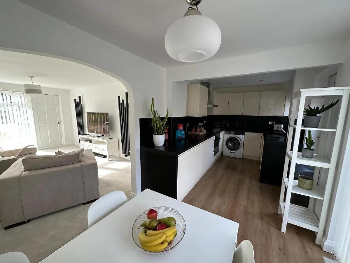 Spacious And Stylish 3-Bed Home Ideal For Families Stockton-on-Tees Holiday home